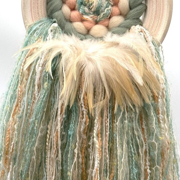 Dream Catcher Handmade Wall Decor Native American Design Macrame & Feathers Past - Picture 3 of 11